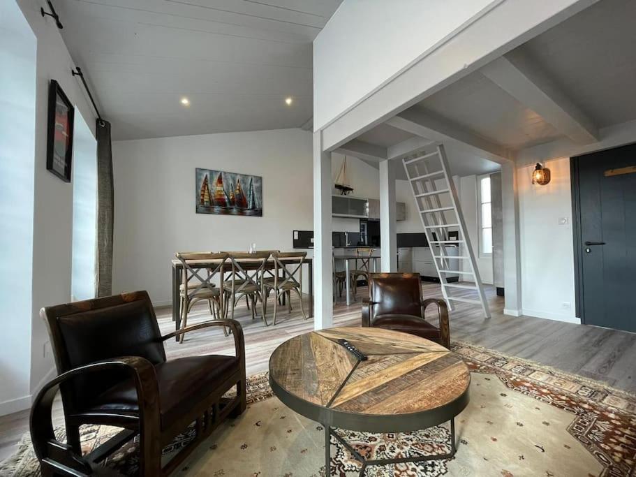 Appartement Grand Ancien En Centre